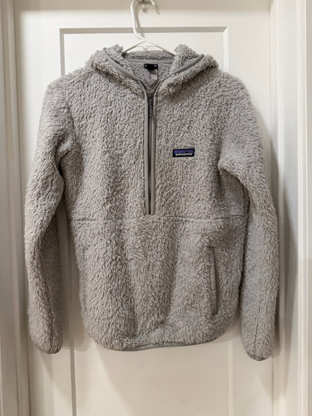 Patagonia Women’s Los Gatos Light Gray PO Hoodie